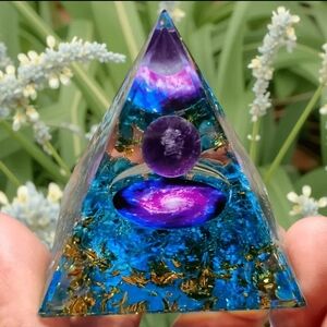 Ogon Amethyst Ball and Blue Glazed Starry Sky Pyramid